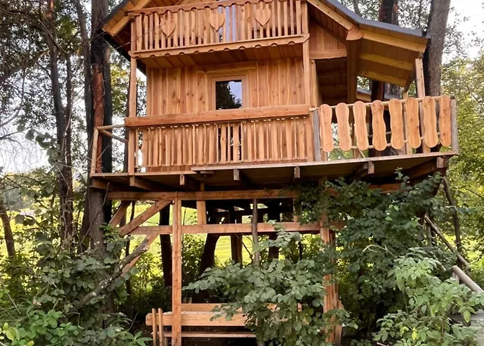 Tree House - Ethno Holistic Village Feriehus *